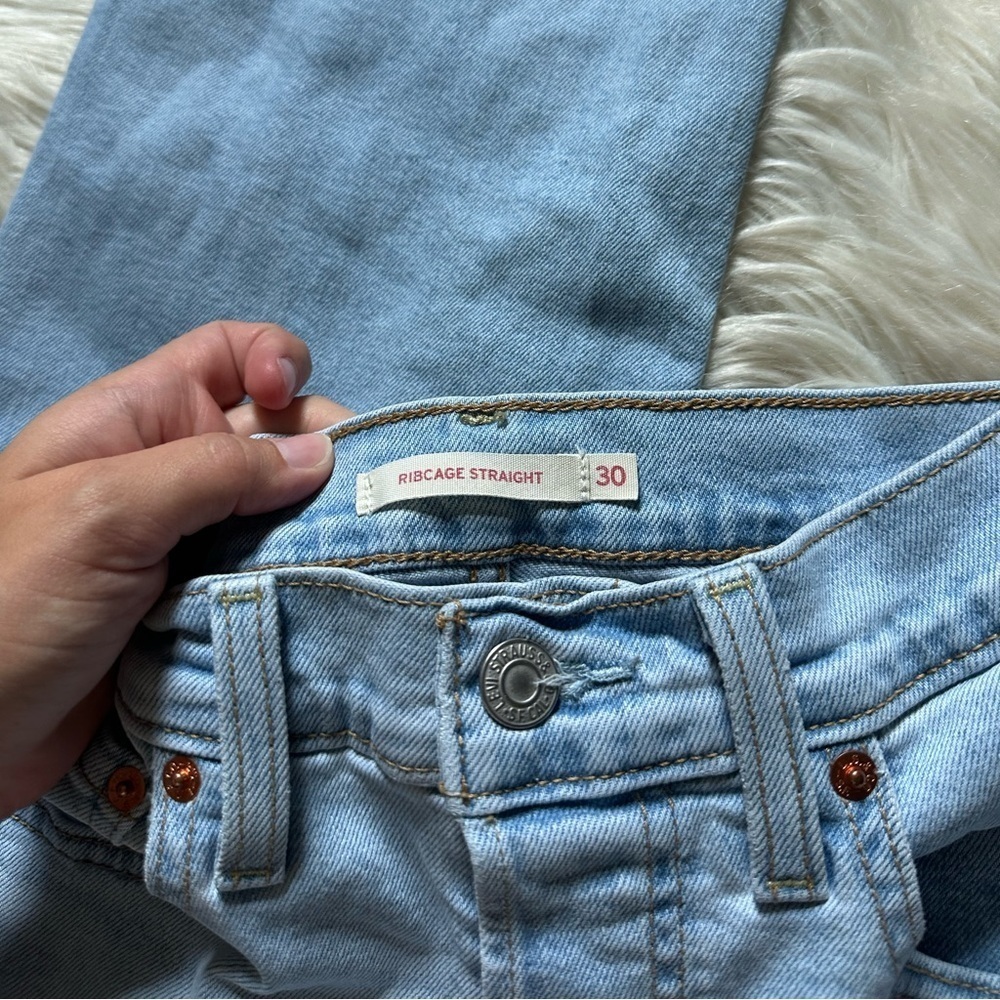 LEVI’S Ribcage Straight Jeans In Light Wash - Picture 3 of 4